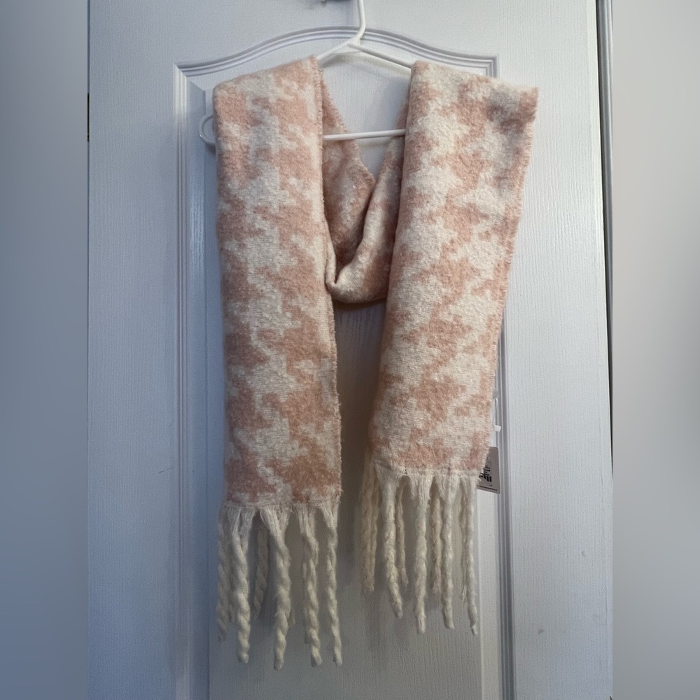 LA Express Cream/Pink/White Scarf